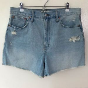 Madewell • 31 • The MomJean Short Light Denim